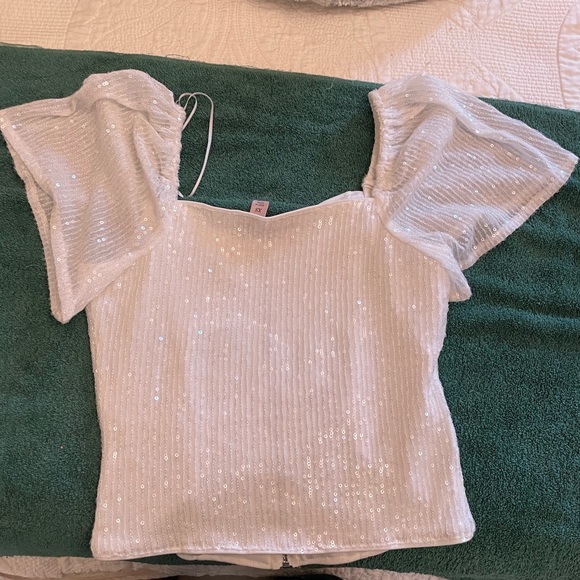 Cute vaquera shirt it has sequins all over and has a zipper that works! - Picture 2 of 2